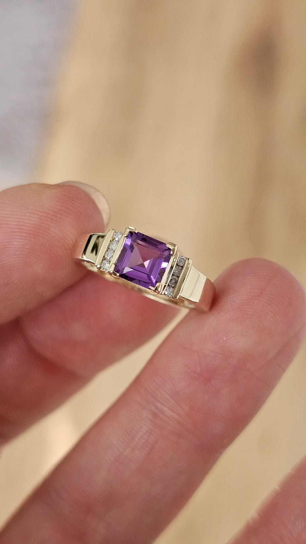 Elegant 9ct Yellow Gold Square-Cut Natural Amethyst & Diamond Ring M 1/2