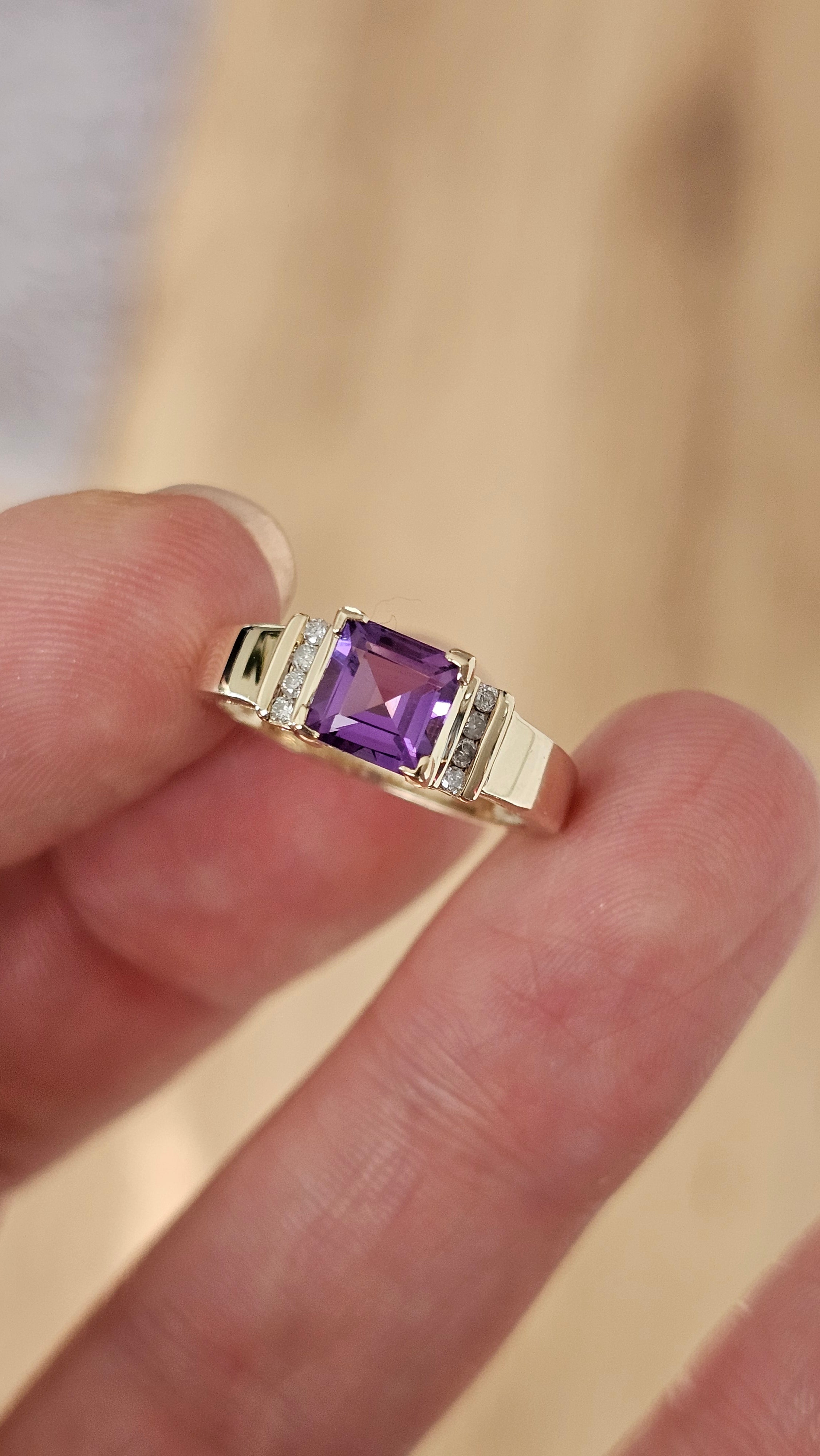 Elegant 9ct Yellow Gold Square-Cut Natural Amethyst & Diamond Ring M 1/2