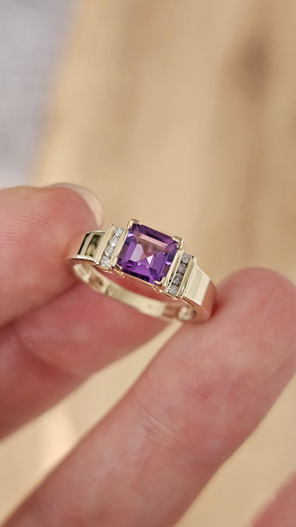 Elegant 9ct Yellow Gold Square-Cut Natural Amethyst & Diamond Ring M 1/2