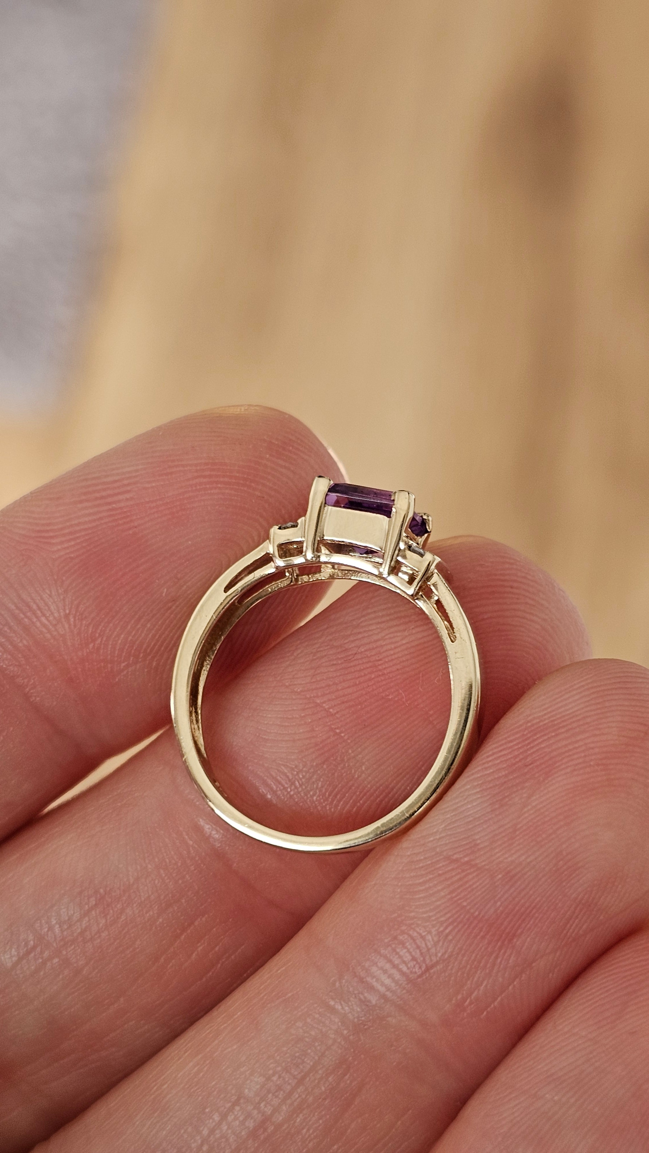 Elegant 9ct Yellow Gold Square-Cut Natural Amethyst & Diamond Ring M 1/2