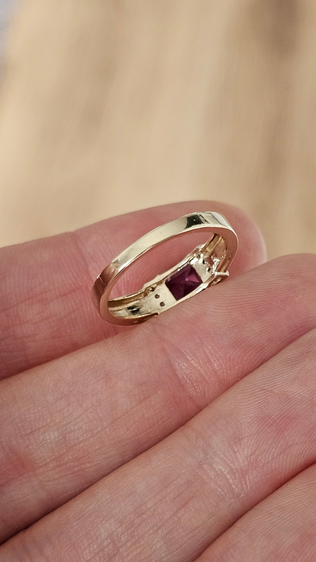Elegant 9ct Yellow Gold Square-Cut Natural Amethyst & Diamond Ring M 1/2