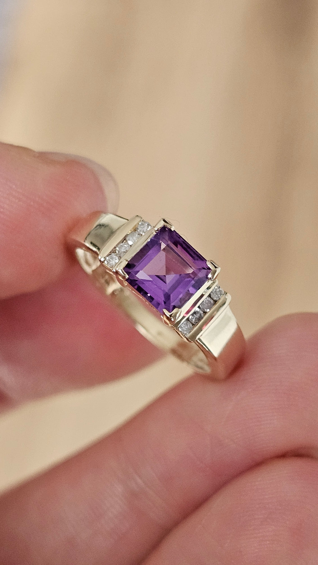 Elegant 9ct Yellow Gold Square-Cut Natural Amethyst & Diamond Ring M 1/2