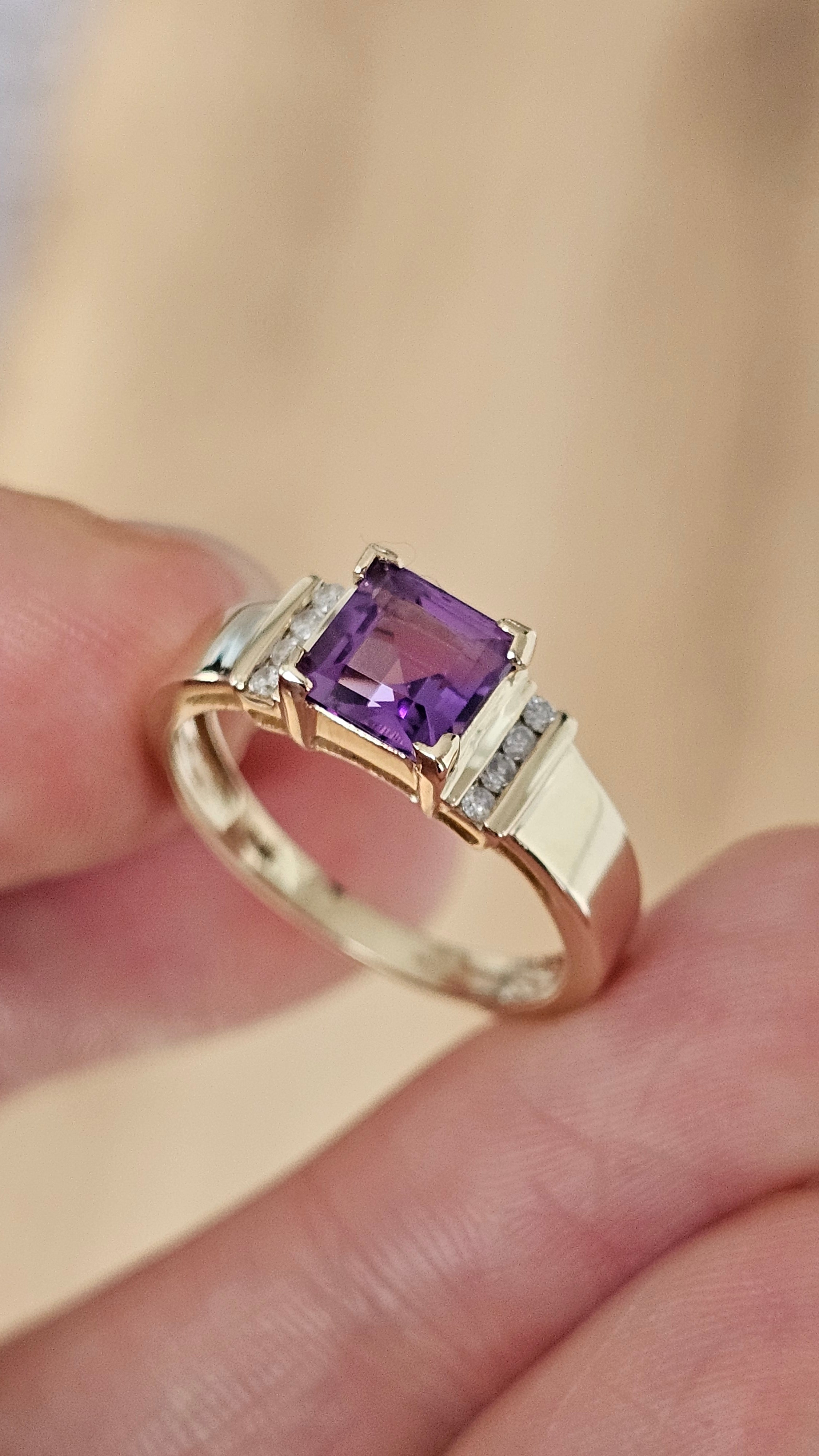 Elegant 9ct Yellow Gold Square-Cut Natural Amethyst & Diamond Ring M 1/2