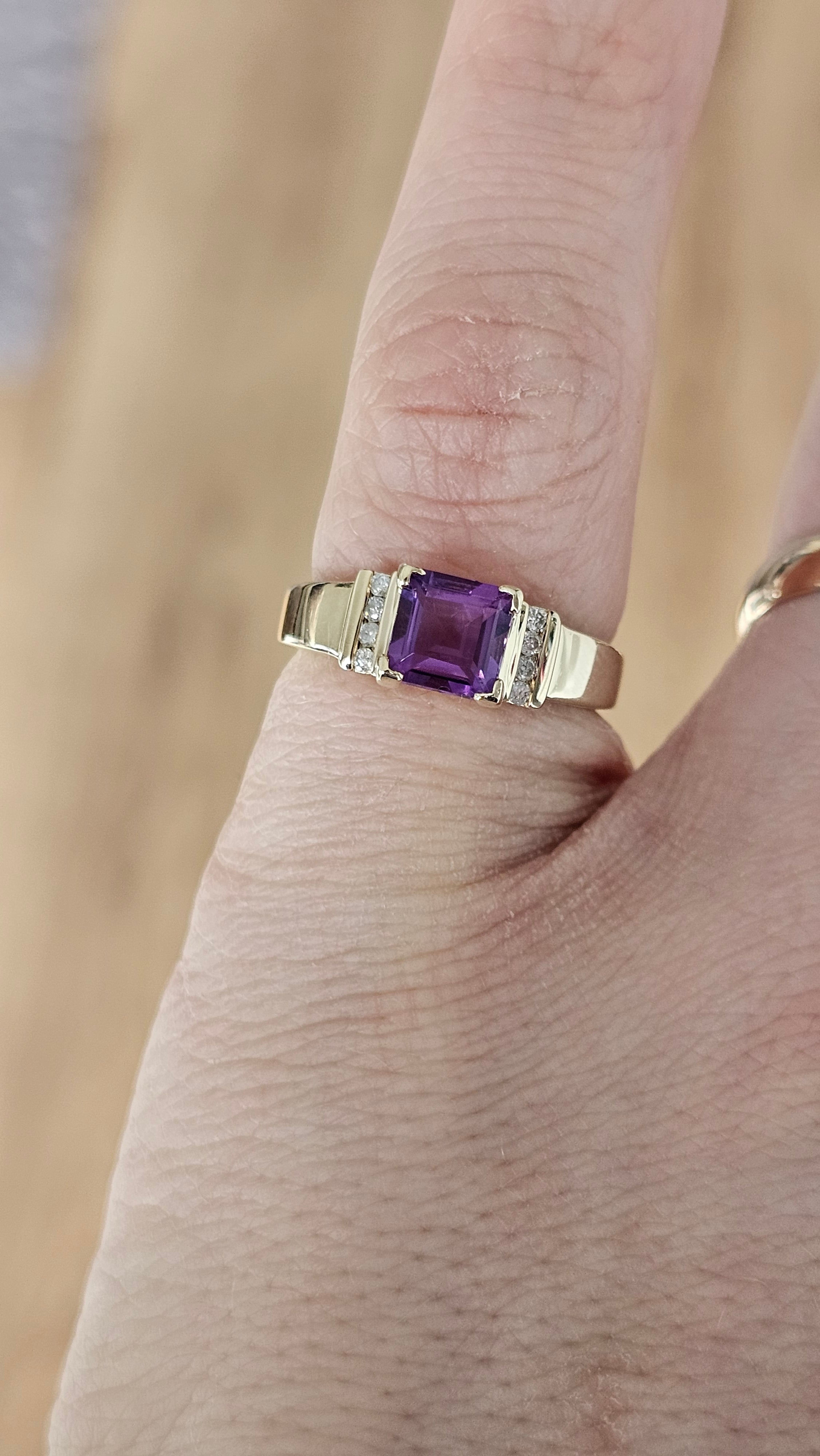 Elegant 9ct Yellow Gold Square-Cut Natural Amethyst & Diamond Ring M 1/2