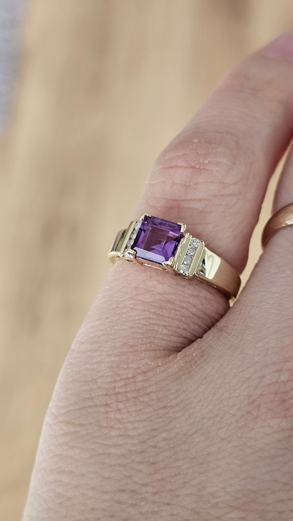 Elegant 9ct Yellow Gold Square-Cut Natural Amethyst & Diamond Ring M 1/2