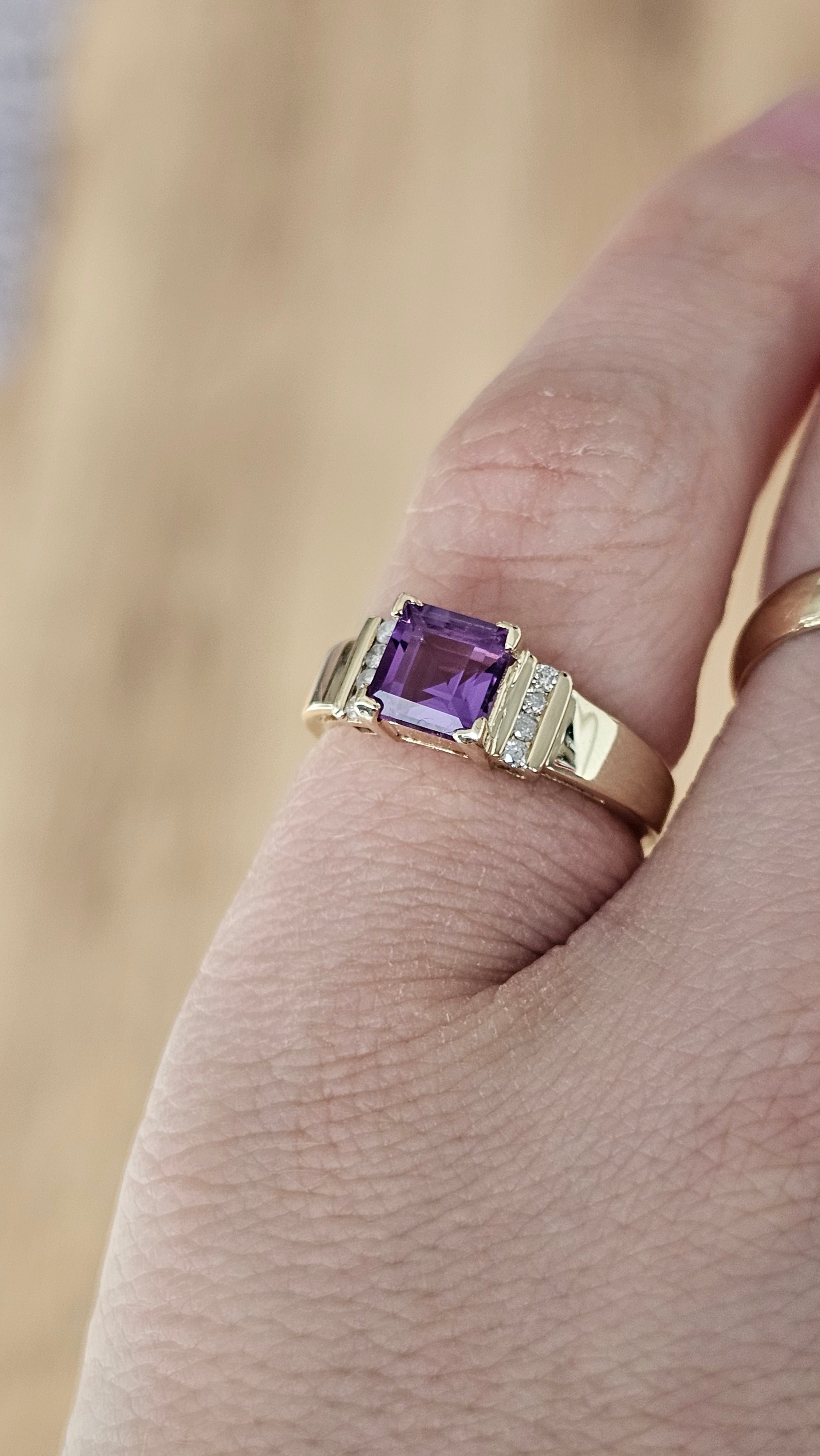Elegant 9ct Yellow Gold Square-Cut Natural Amethyst & Diamond Ring M 1/2
