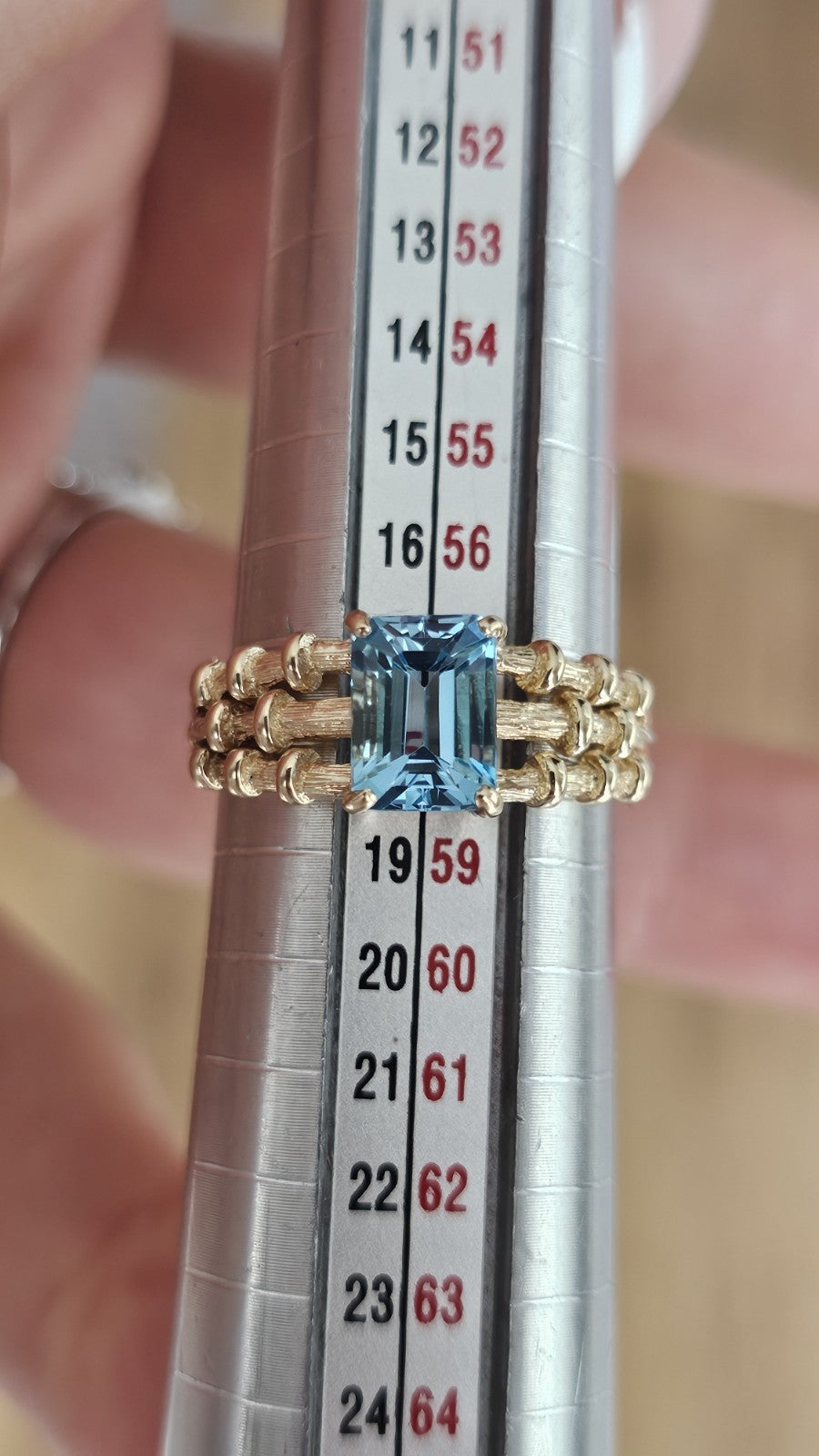 9ct Yellow Gold Natural Blue Topaz Statement Ring Size Q Hallmarked 3.40g