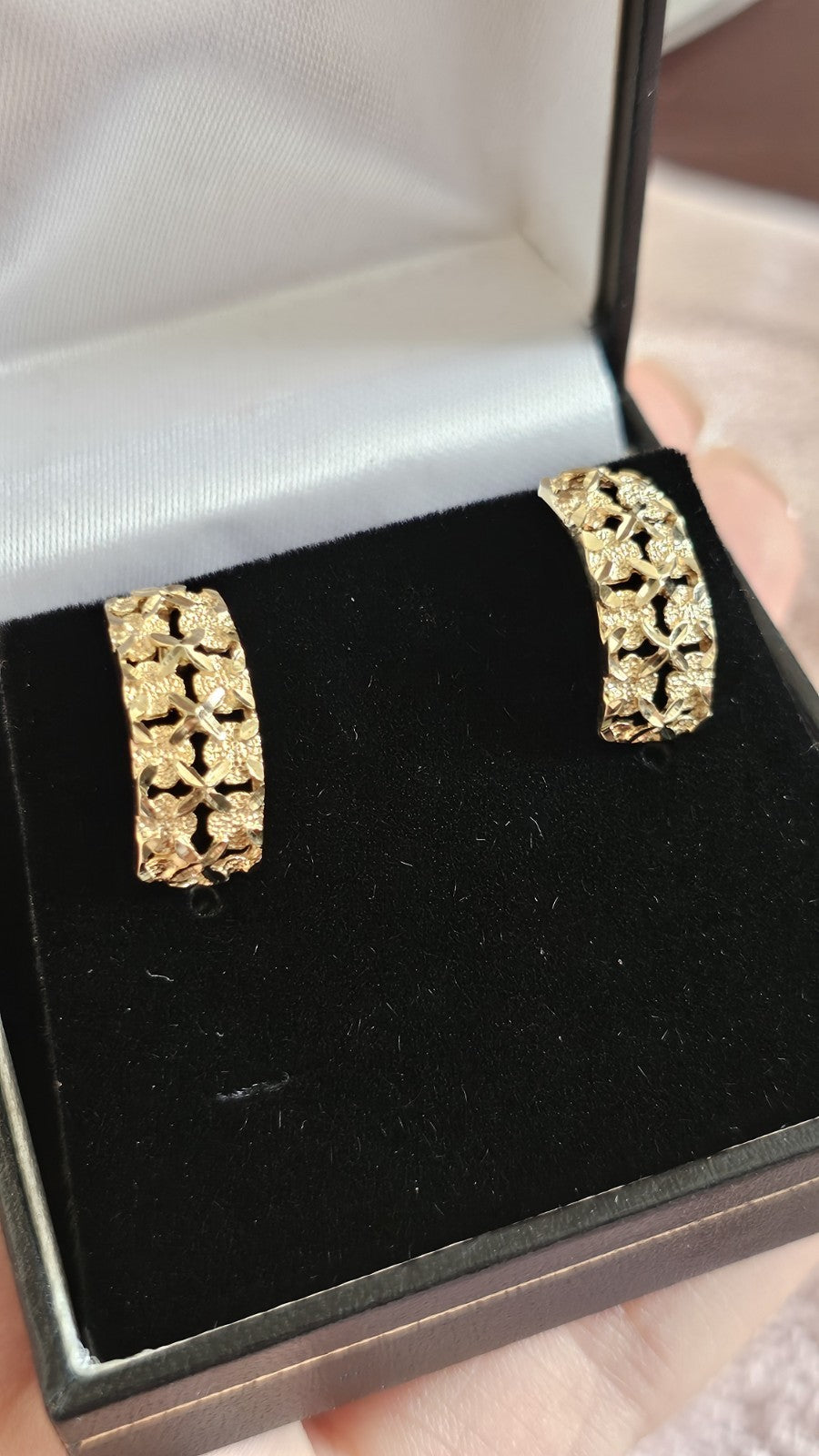 ✨ Vintage 9ct Yellow Gold Floral Openwork Stud Earrings – 2.12g ✨