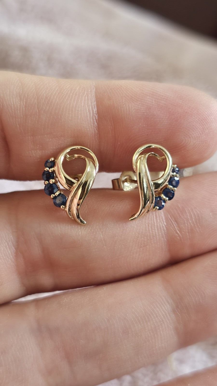 💙 9ct Yellow Gold Natural Sapphire Swirl Stud Earrings 💙