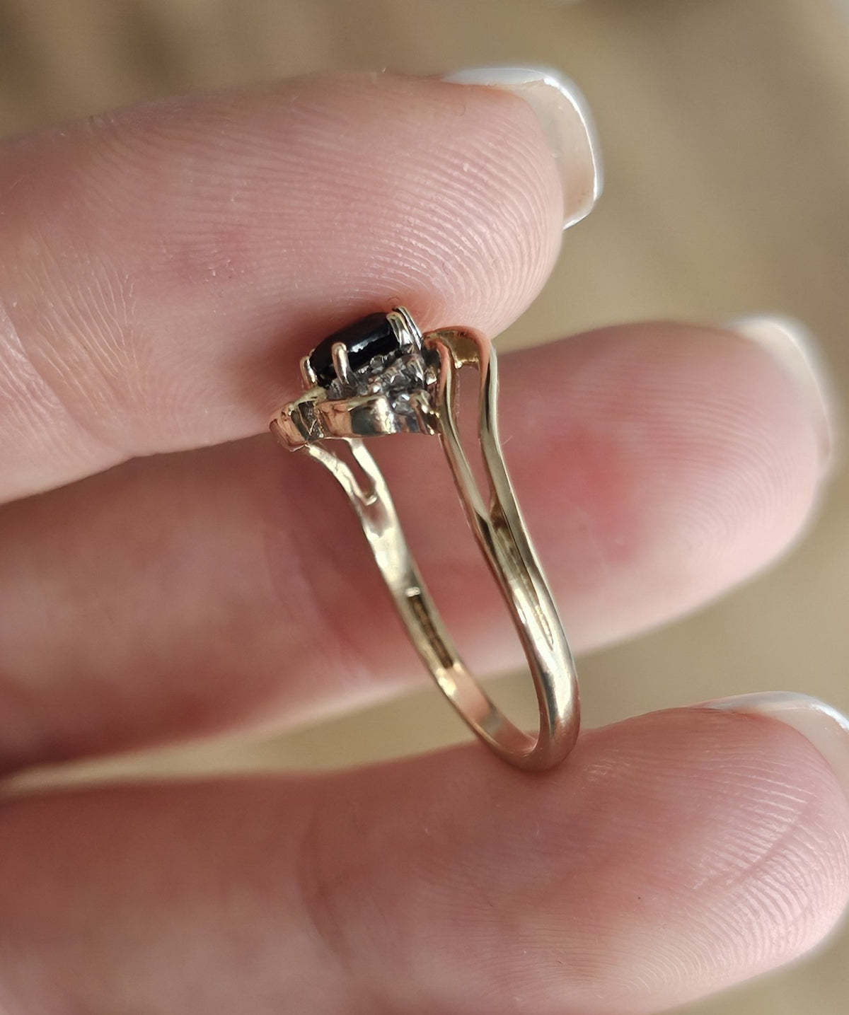 💙 9ct Yellow Gold Natural Sapphire & Zirconia Ring – Size O½