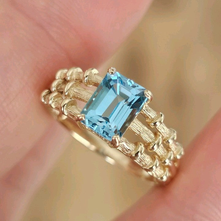 9ct Yellow Gold Natural Blue Topaz Statement Ring Size Q Hallmarked 3.40g