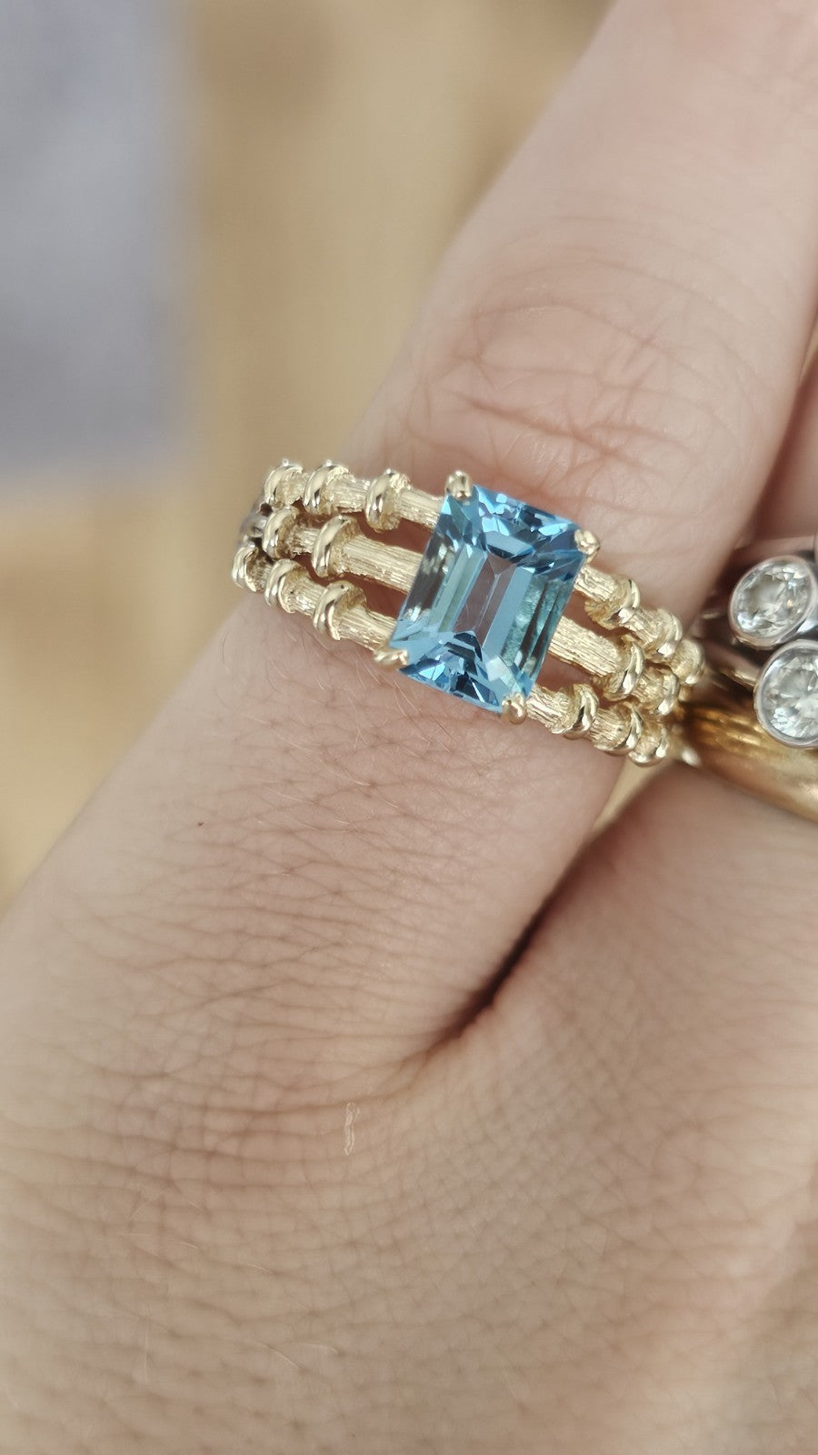 9ct Yellow Gold Natural Blue Topaz Statement Ring Size Q Hallmarked 3.40g