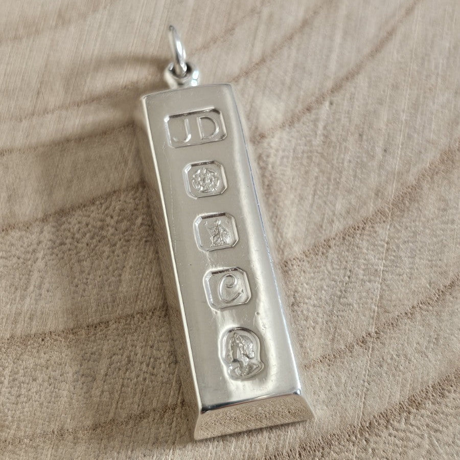 Vintage 1977 Sterling Silver Jubilee Ingot Pendant – Sheffield Hallmarked 32.10g