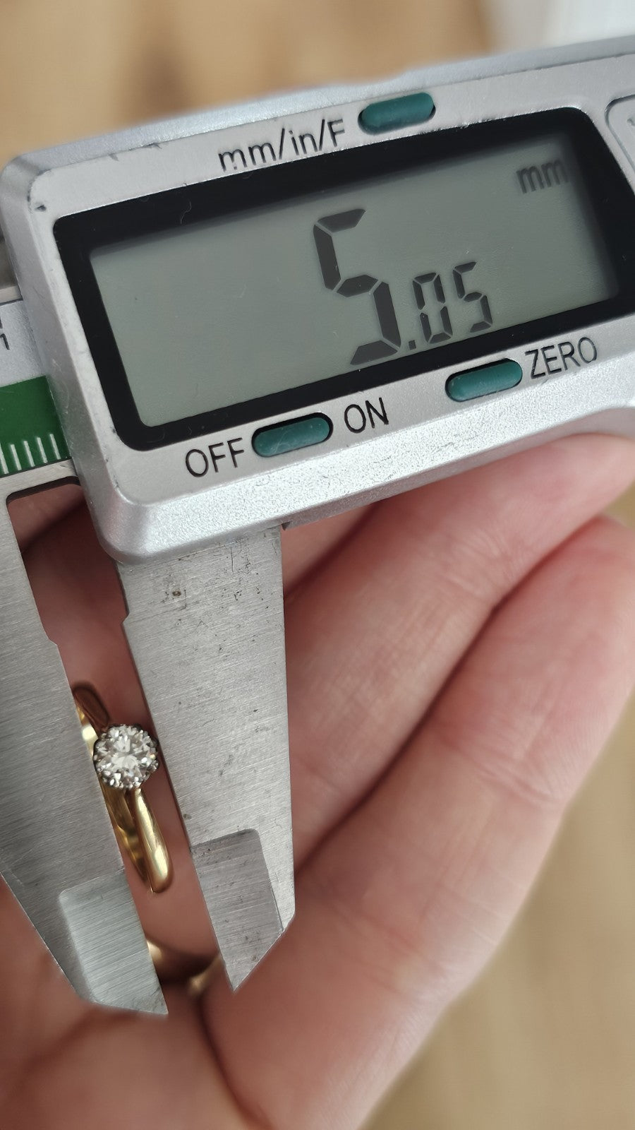 Brawingtons 18ct Yellow Gold Solitaire Round Brilliant Diamond Ring 0.30ct J 1/2