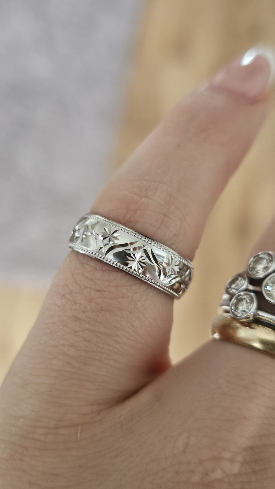 9ct White Gold Engraved Floral Starburst Band Ring Size N 1/2 Hallmarked 3.77g
