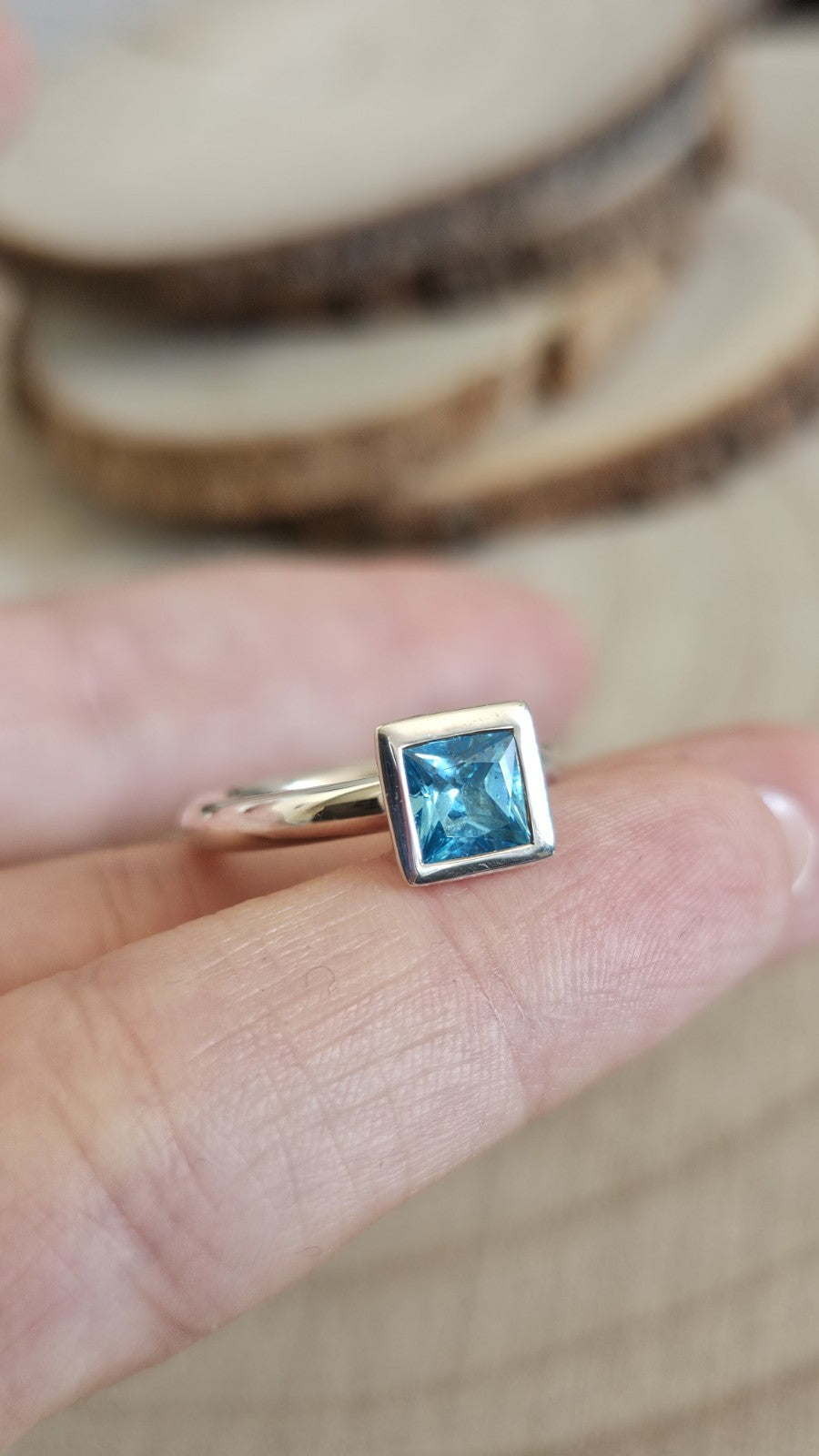 925 Sterling Silver Blue Topaz Statement Solitaire Ring Size M 5.62g