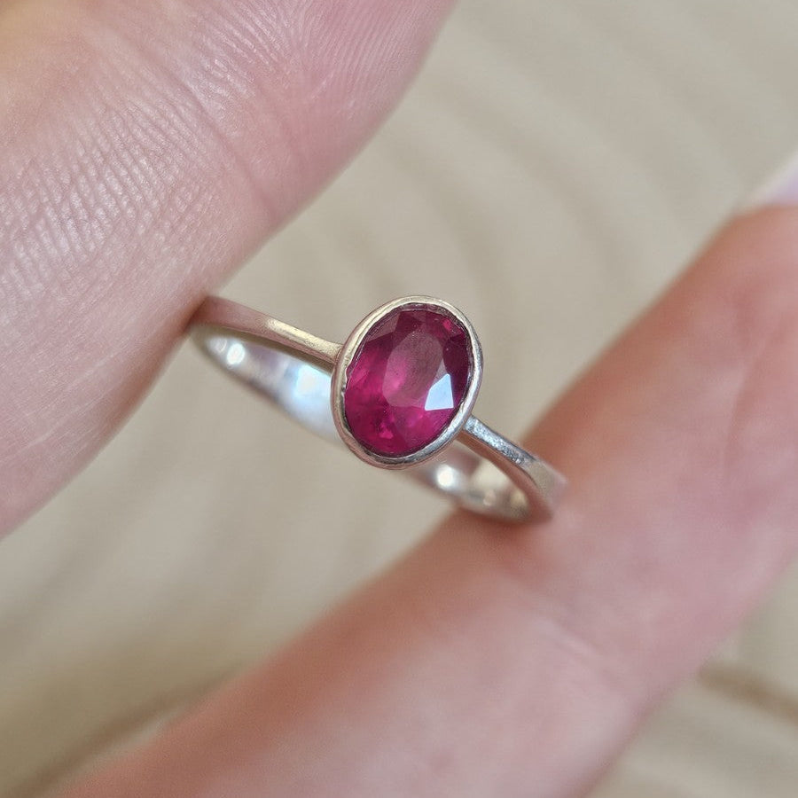  925 Sterling Silver Ruby Oval Solitaire Ring Size P 1/2 – 2.20g