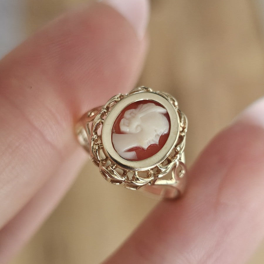 Vintage 1993 9ct Yellow Gold Shell Cameo Ring Fully Hallmarked Size N 1/2