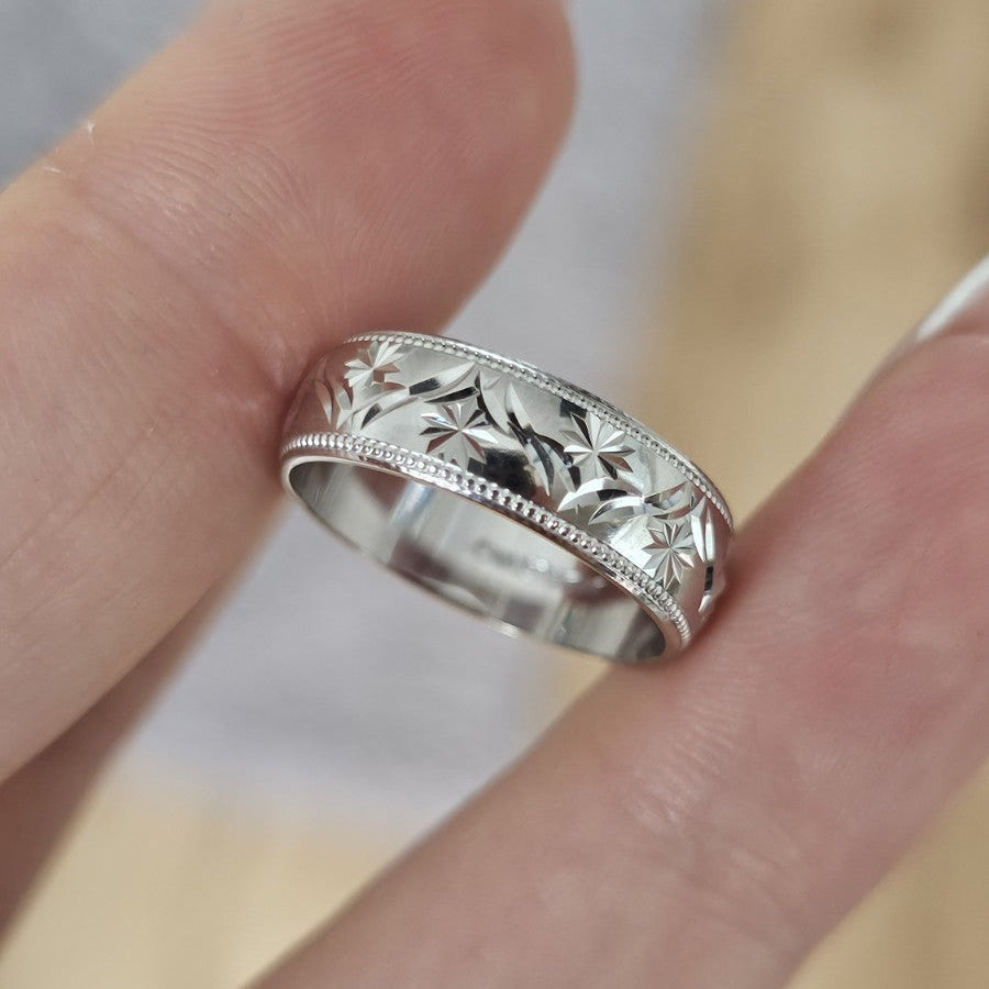 9ct White Gold Engraved Floral Starburst Band Ring Size N 1/2 Hallmarked 3.77g