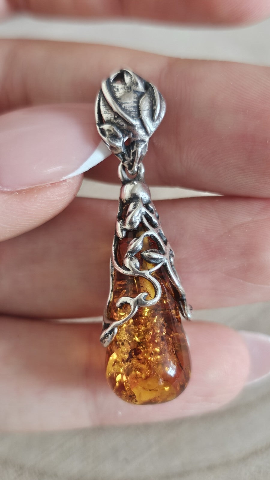 925 Sterling Silver Amber Pendant TGGC Leaf Vine Design 5.08g