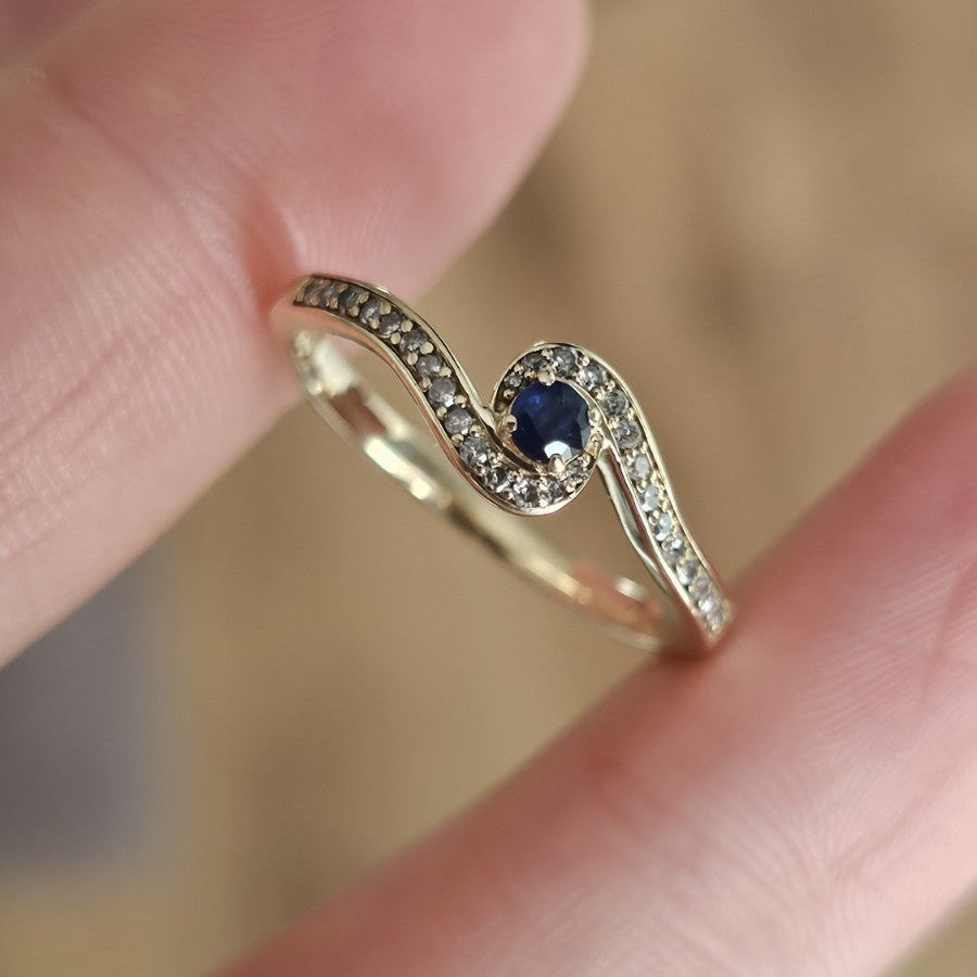 9ct Yellow Gold Natural Sapphire & Diamond 0.15ct Swirl Ring Size Q Hallmarked