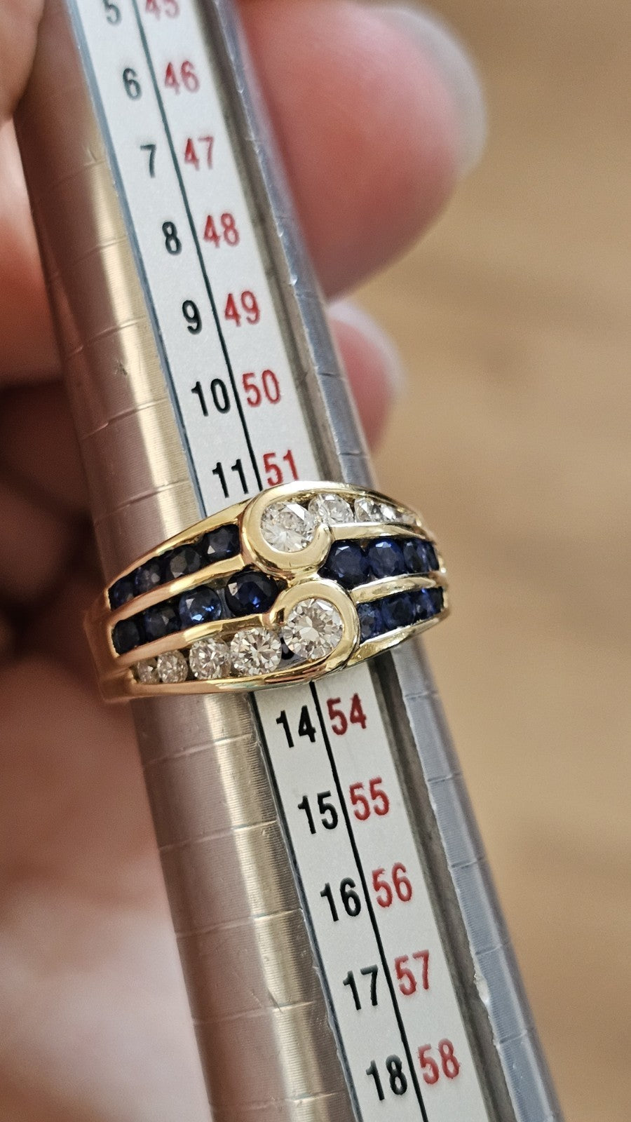 ​18ct Yellow Gold Natural Sapphire & Diamond Crossover Ring (1.50tcw) - Size M
