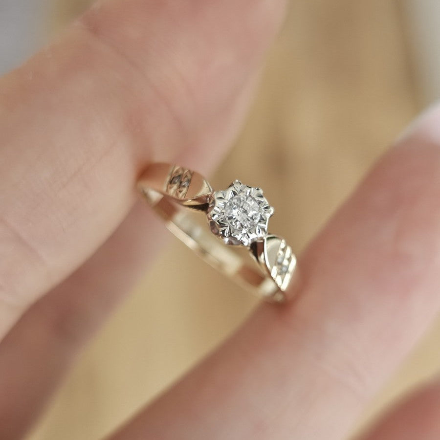 Vintage 9ct Yellow Gold 0.15ct Natural Diamond Illusion Set Ring Size Q 