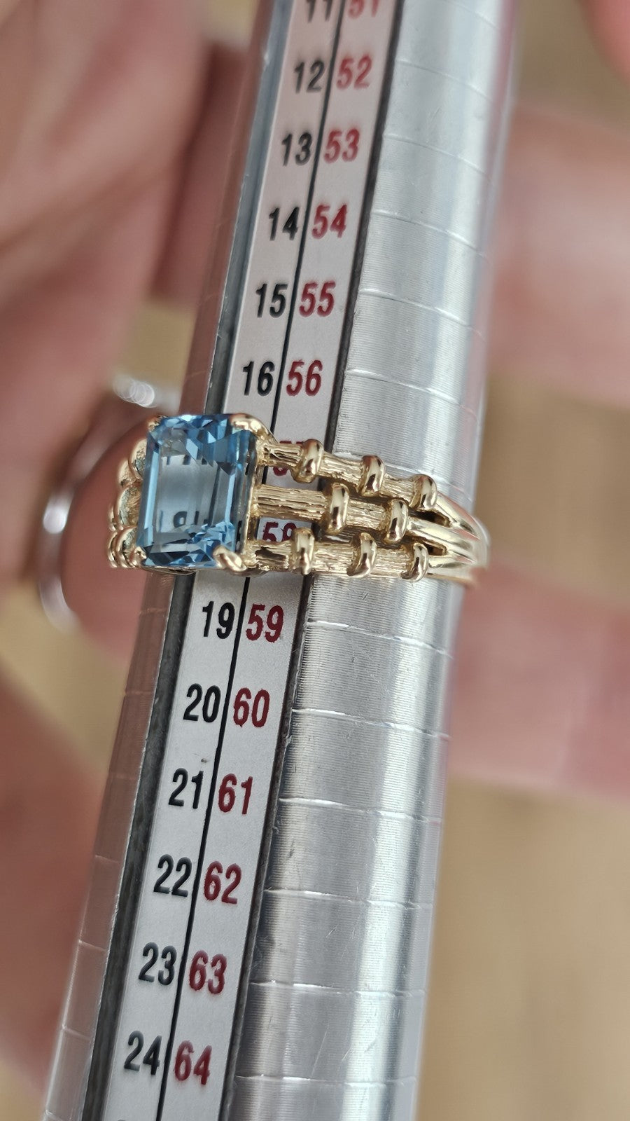 9ct Yellow Gold Natural Blue Topaz Statement Ring Size Q Hallmarked 3.40g