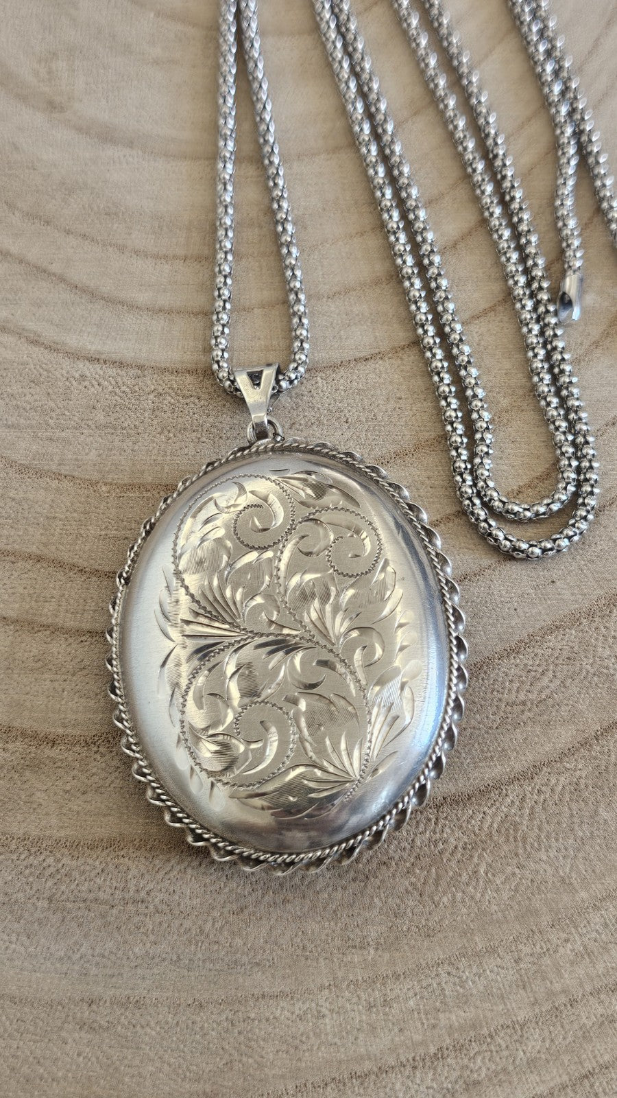 Vintage 1978 Sterling Silver Engraved Locket Pendant 22" 925 Chain 28.79g