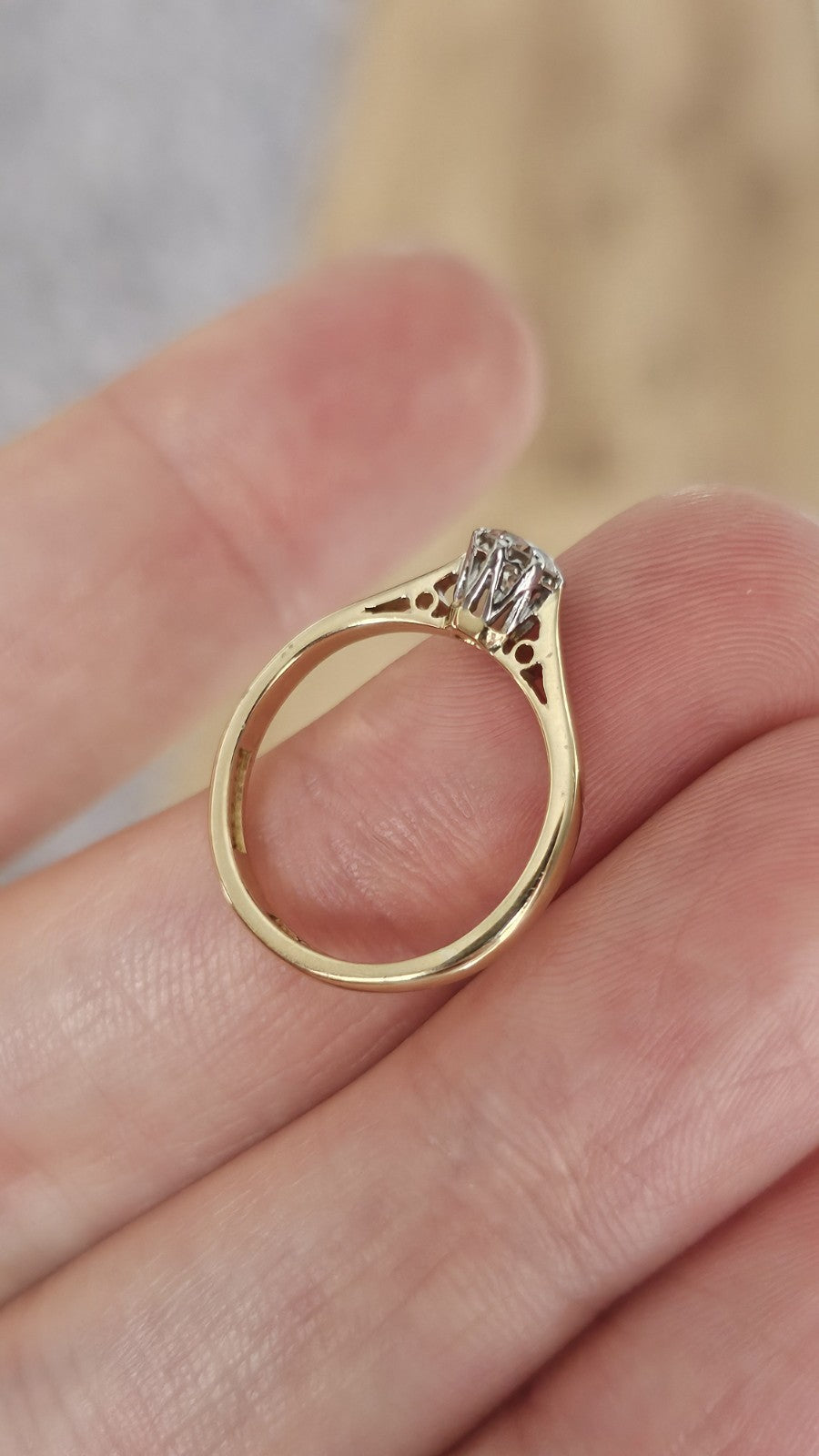 Brawingtons 18ct Yellow Gold Solitaire Round Brilliant Diamond Ring 0.30ct J 1/2