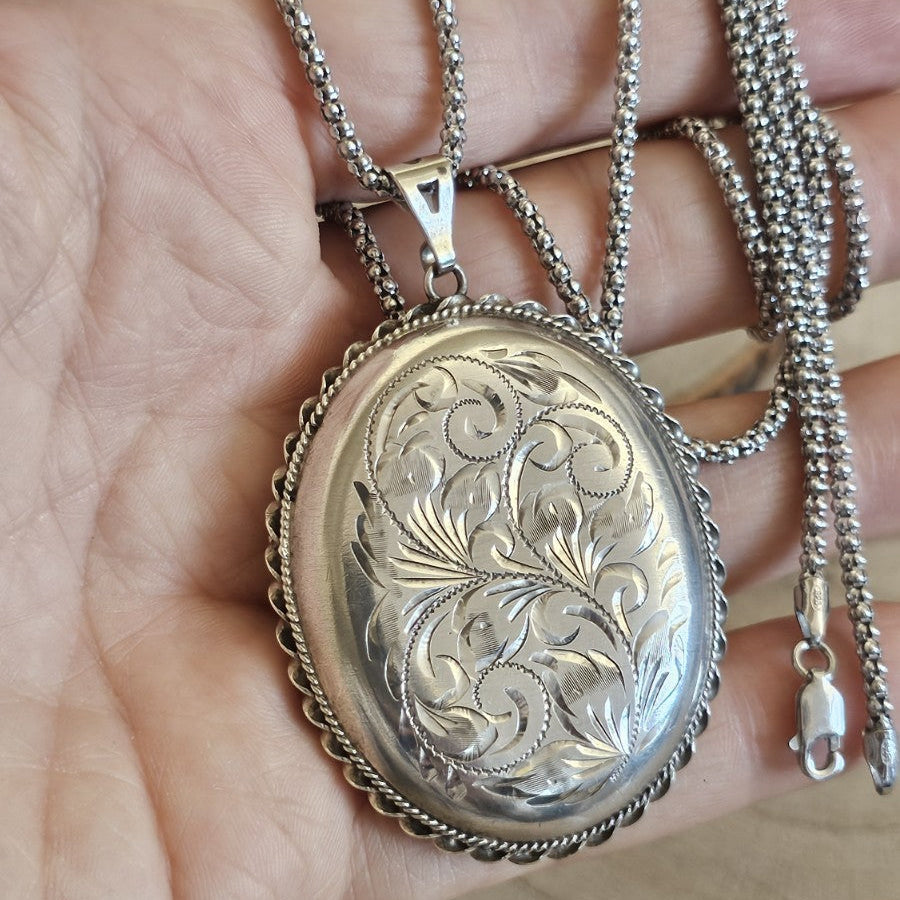 Vintage 1978 Sterling Silver Engraved Locket Pendant 22" 925 Chain 28.79g