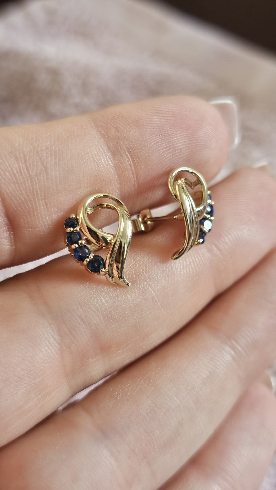 💙 9ct Yellow Gold Natural Sapphire Swirl Stud Earrings 💙