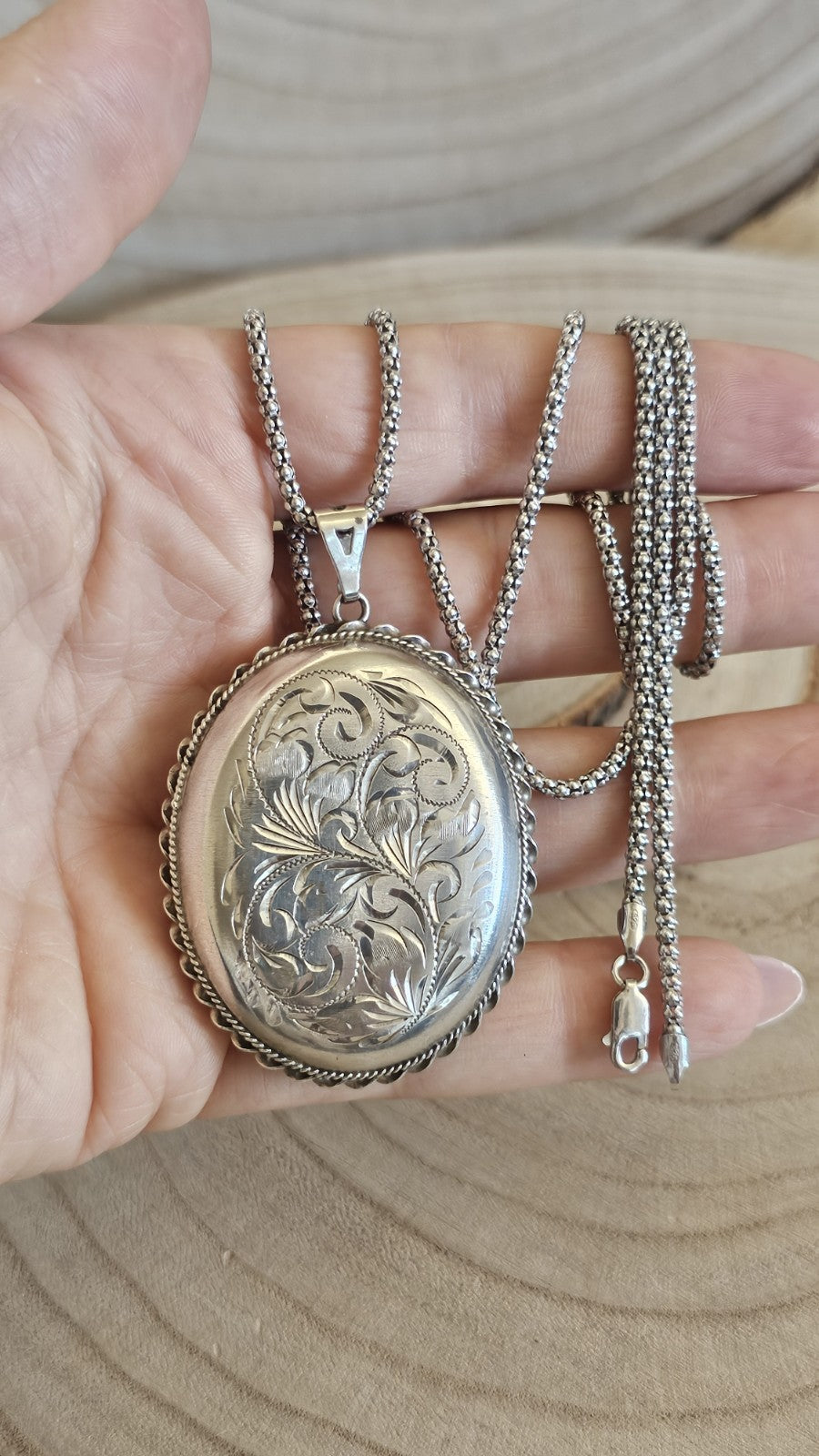 Vintage 1978 Sterling Silver Engraved Locket Pendant 22" 925 Chain 28.79g