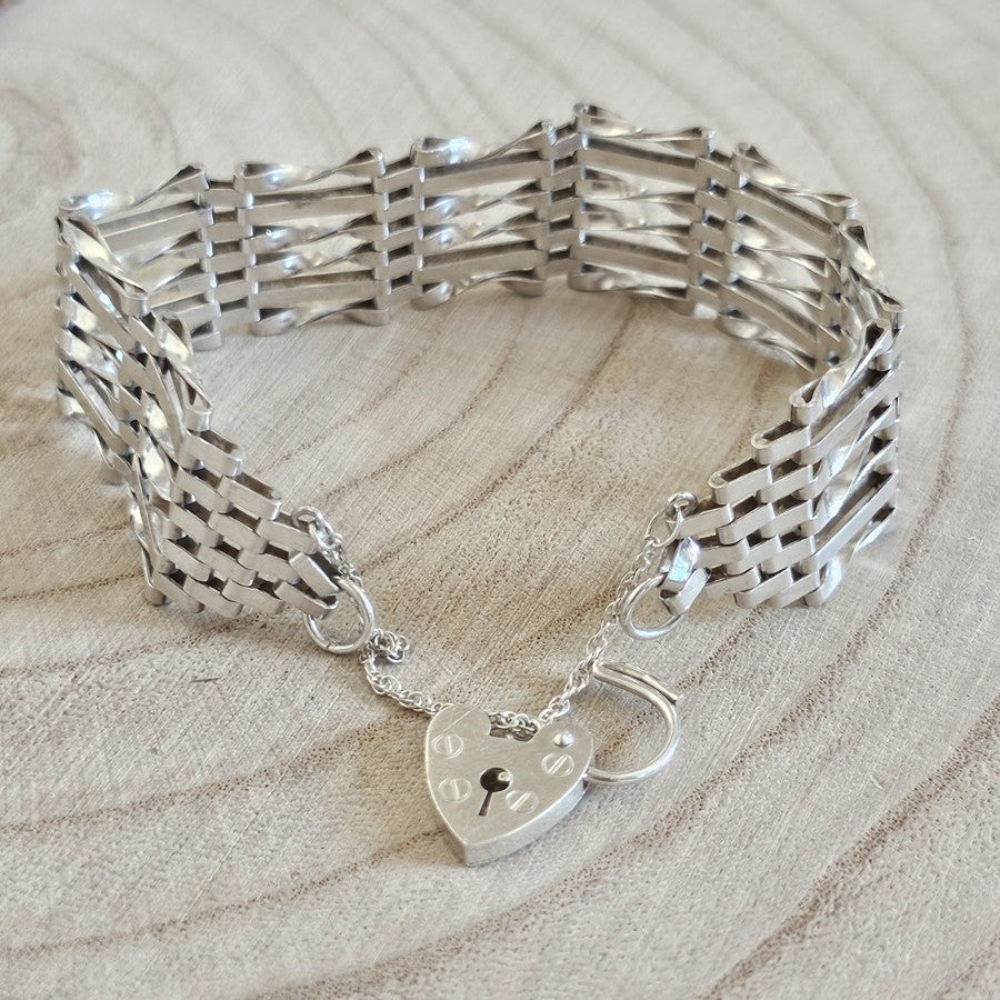 Vintage 1978 Sterling Silver Gate Bracelet Heart Padlock Hallmarked 7" 20.45g