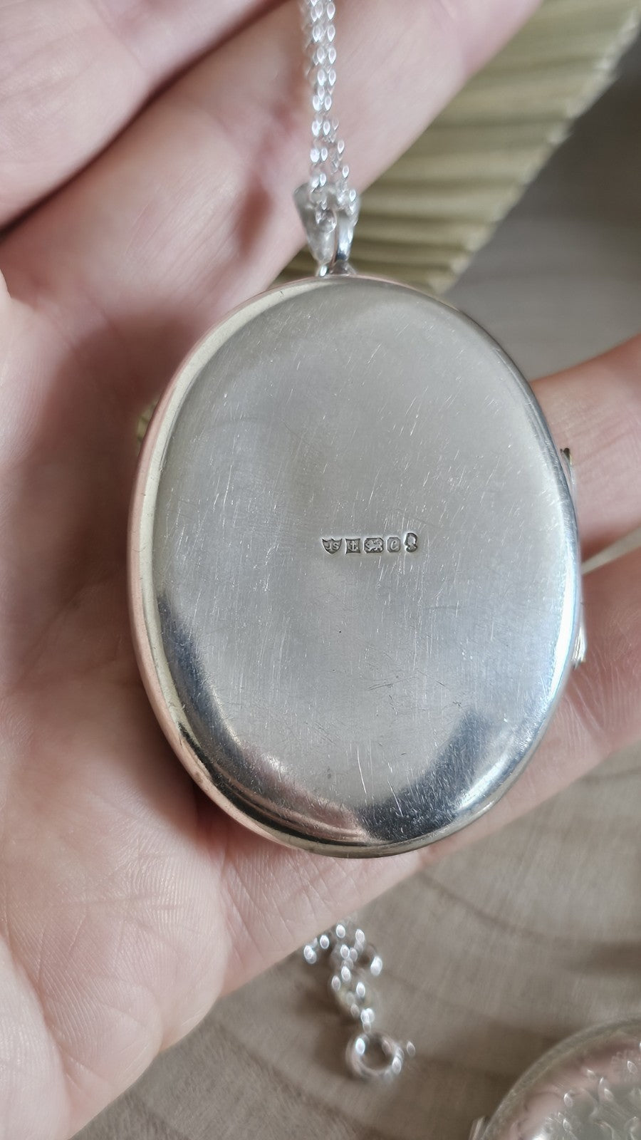 Vintage 1977 Sterling Silver 925 Floral Locket Pendant 22” Belcher Chain