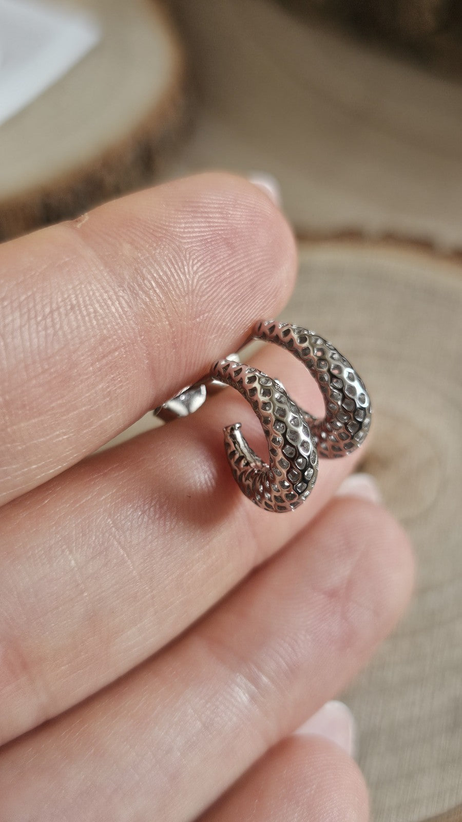 925 Sterling Silver Chunky Graduated C Hoop Earrings Textured Lattice Pattern
