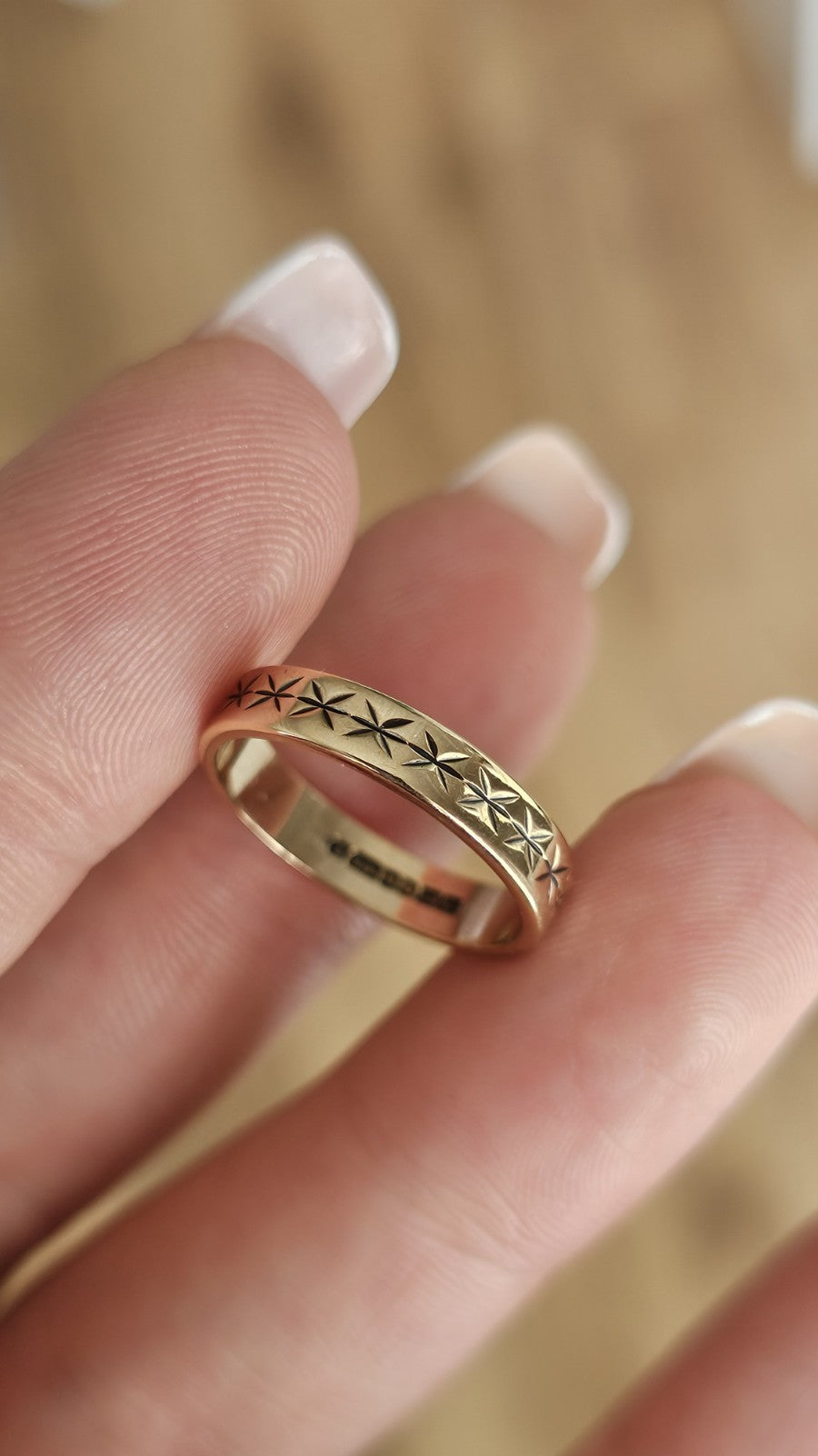 ✨ Vintage 1978 9ct Yellow Gold Engraved Band Ring – Size M 1/2 ✨