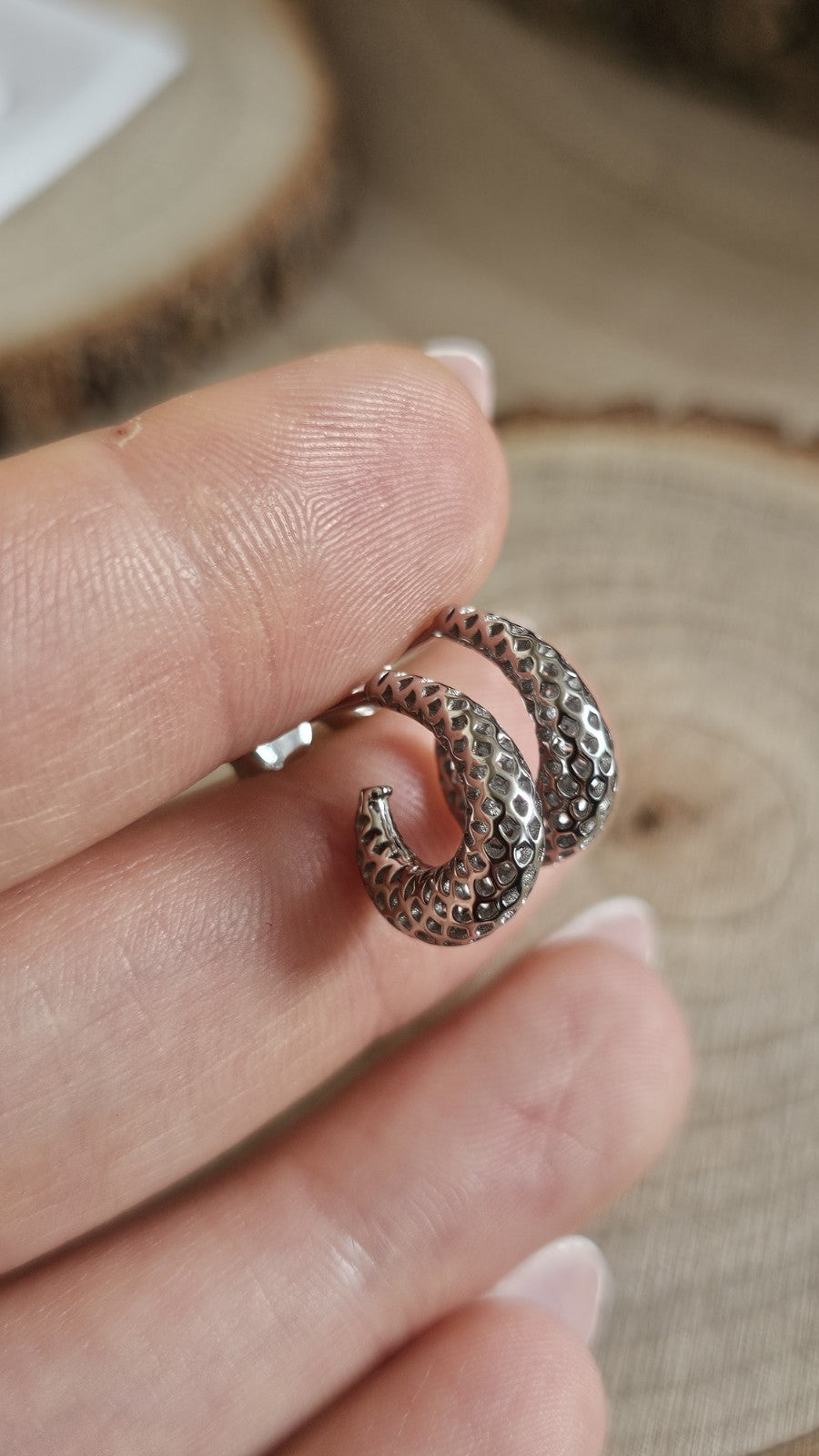 925 Sterling Silver Chunky Graduated C Hoop Earrings Textured Lattice Pattern