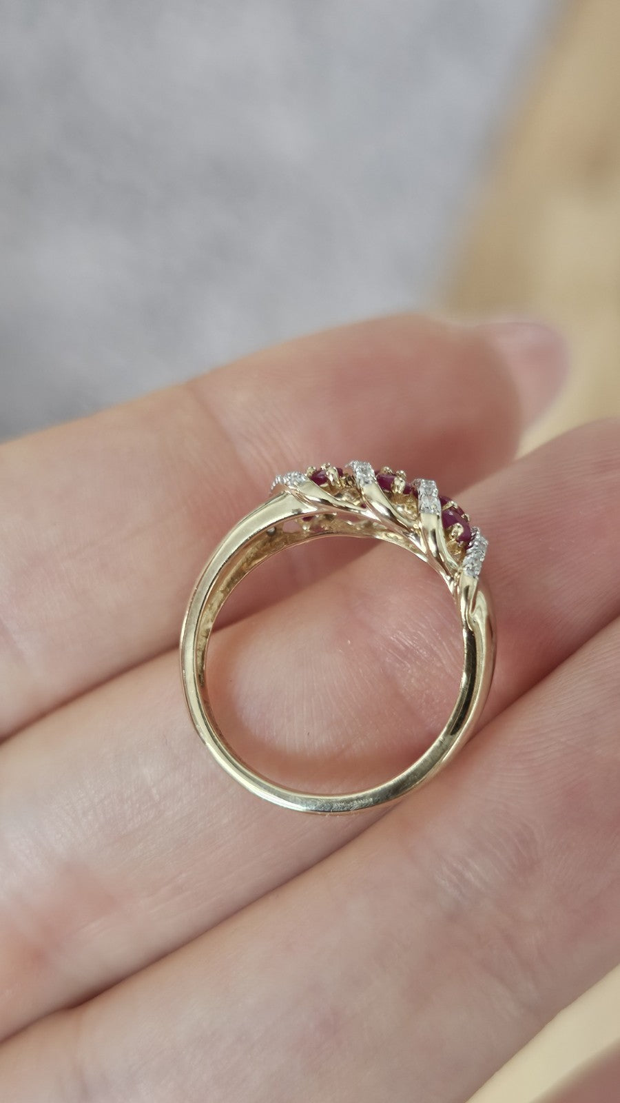 9ct Yellow Gold Natural Ruby & Diamond Ring Size M 1/2 Hallmarked 0.10ct