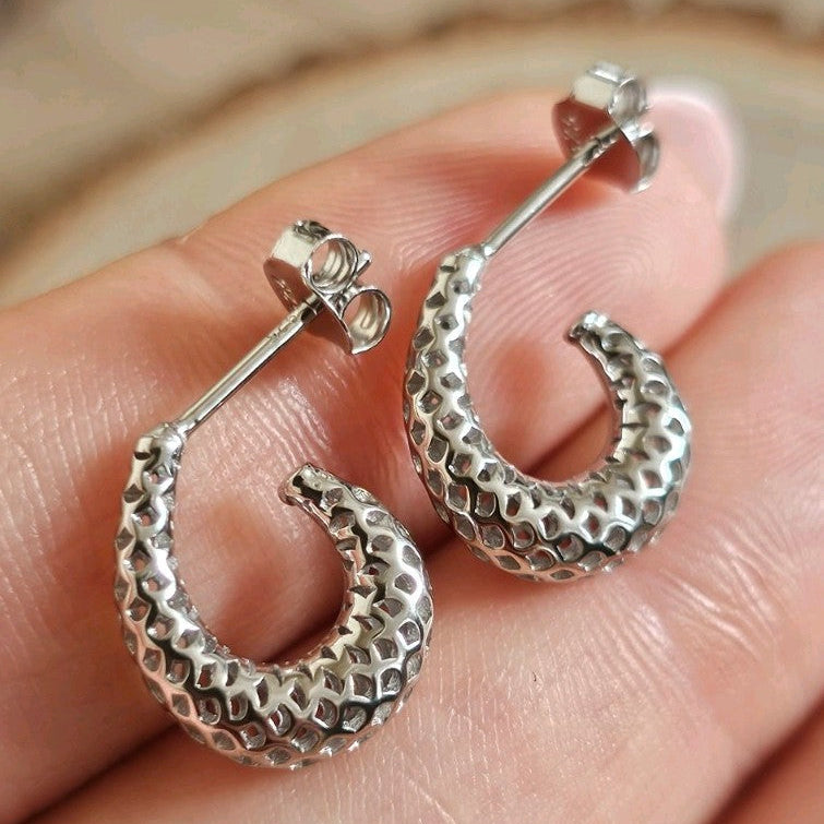 925 Sterling Silver Chunky Graduated C Hoop Earrings Textured Lattice Pattern
