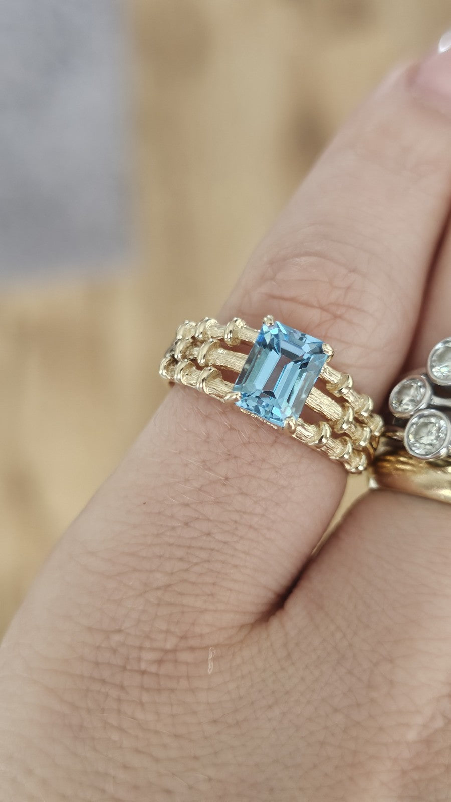 9ct Yellow Gold Natural Blue Topaz Statement Ring Size Q Hallmarked 3.40g