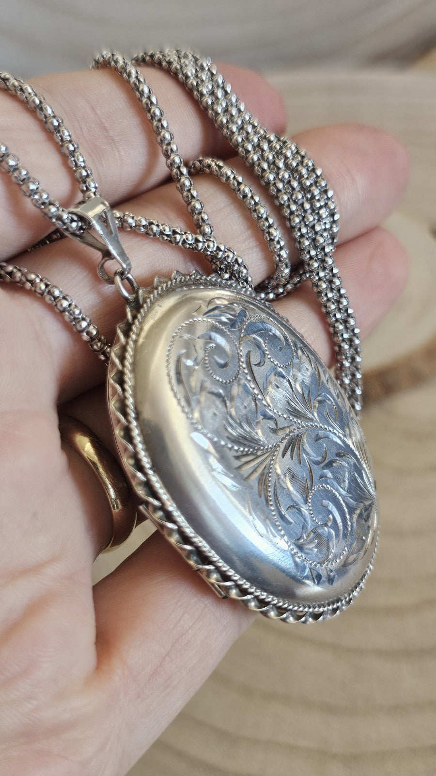 Vintage 1978 Sterling Silver Engraved Locket Pendant 22" 925 Chain 28.79g