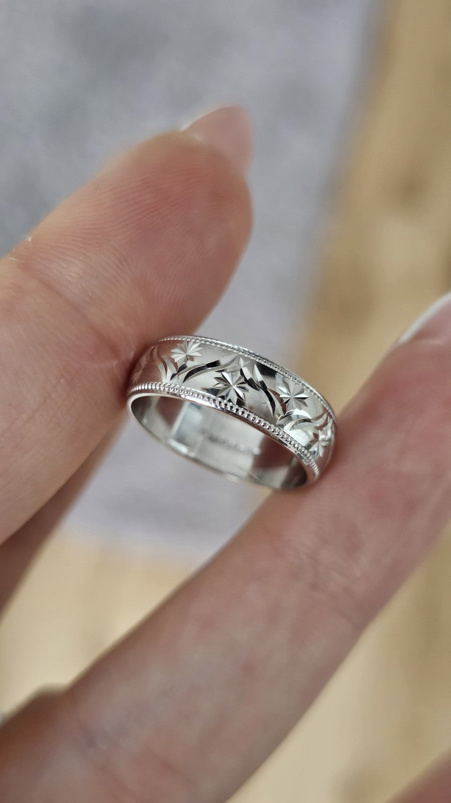 9ct White Gold Engraved Floral Starburst Band Ring Size N 1/2 Hallmarked 3.77g