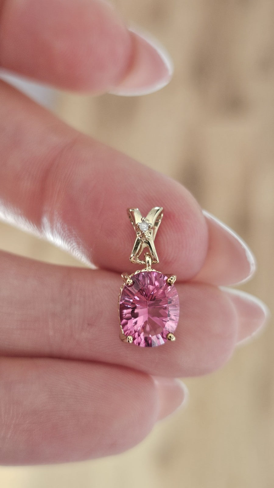 9ct Yellow Gold Pink Tourmaline & Diamond Pendant 1.94g Hallmarked