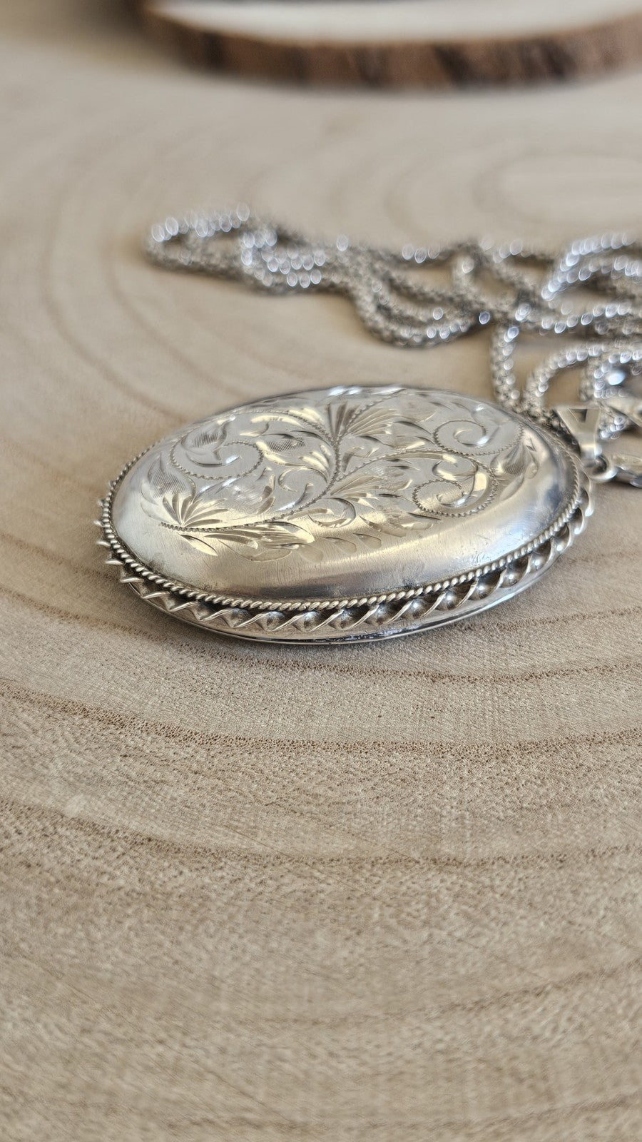 Vintage 1978 Sterling Silver Engraved Locket Pendant 22" 925 Chain 28.79g