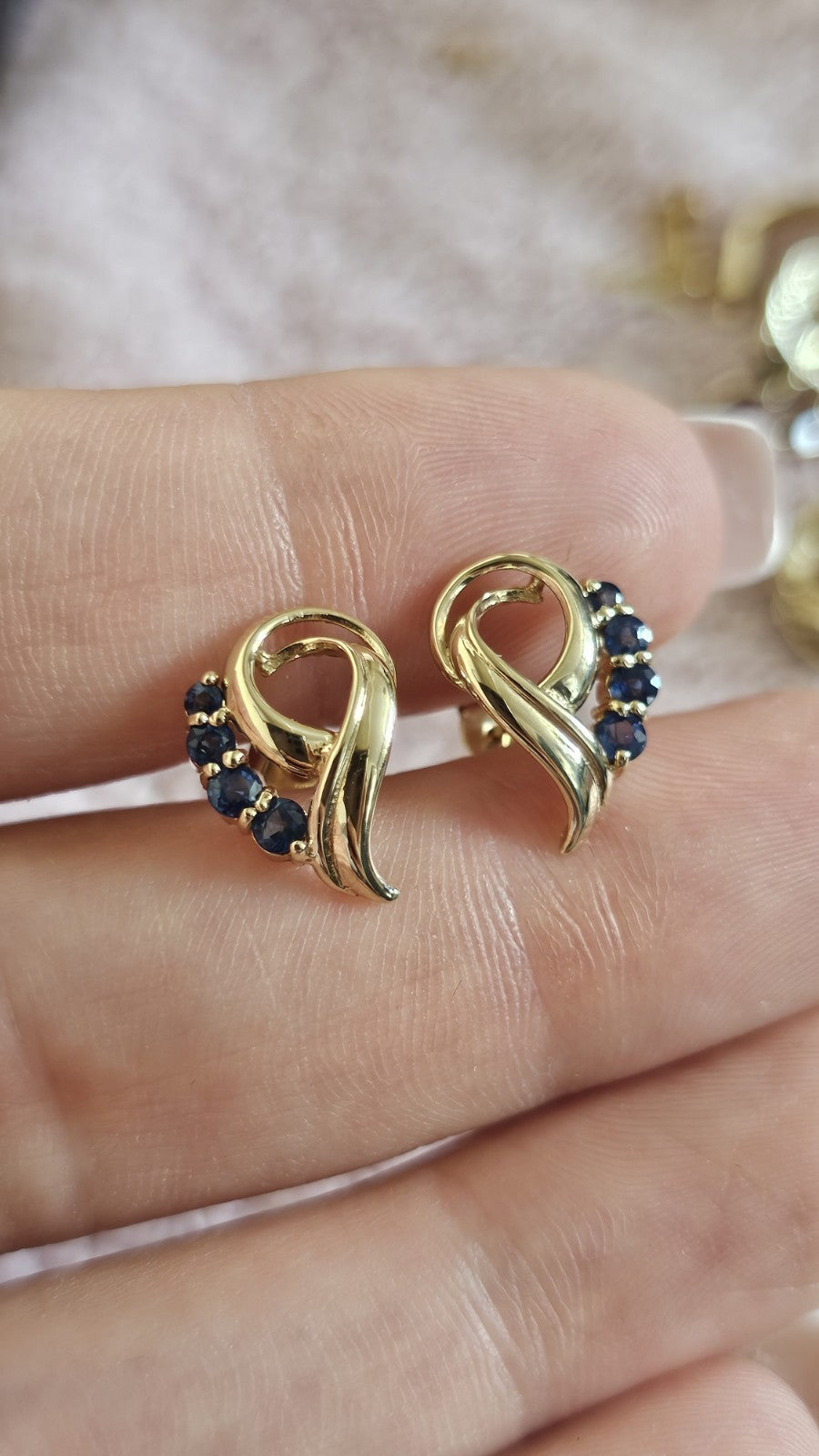 💙 9ct Yellow Gold Natural Sapphire Swirl Stud Earrings 💙