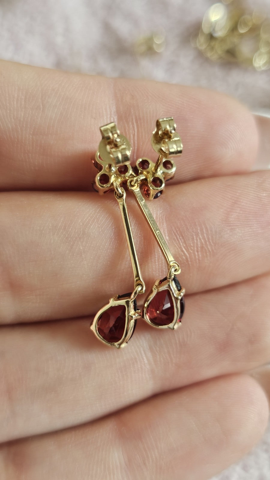 ✨ Vintage 9ct Yellow Gold Natural Garnet Drop Earrings ✨