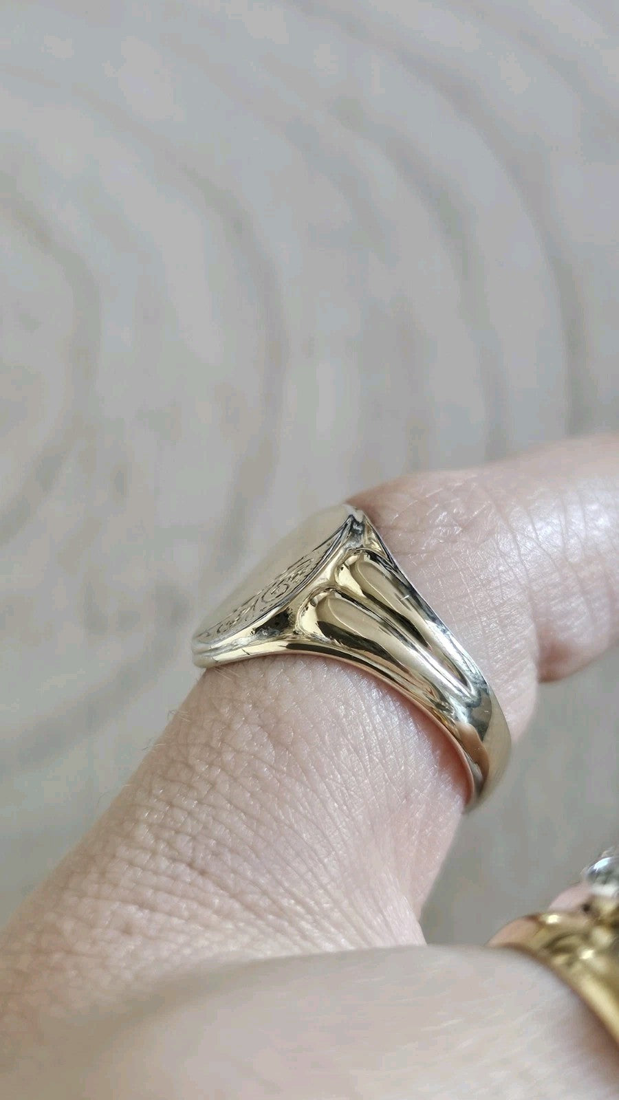 Vintage 9ct Gold & Silver Oval Signet Ring – Engraved Floral Design 4.48g, P1/2