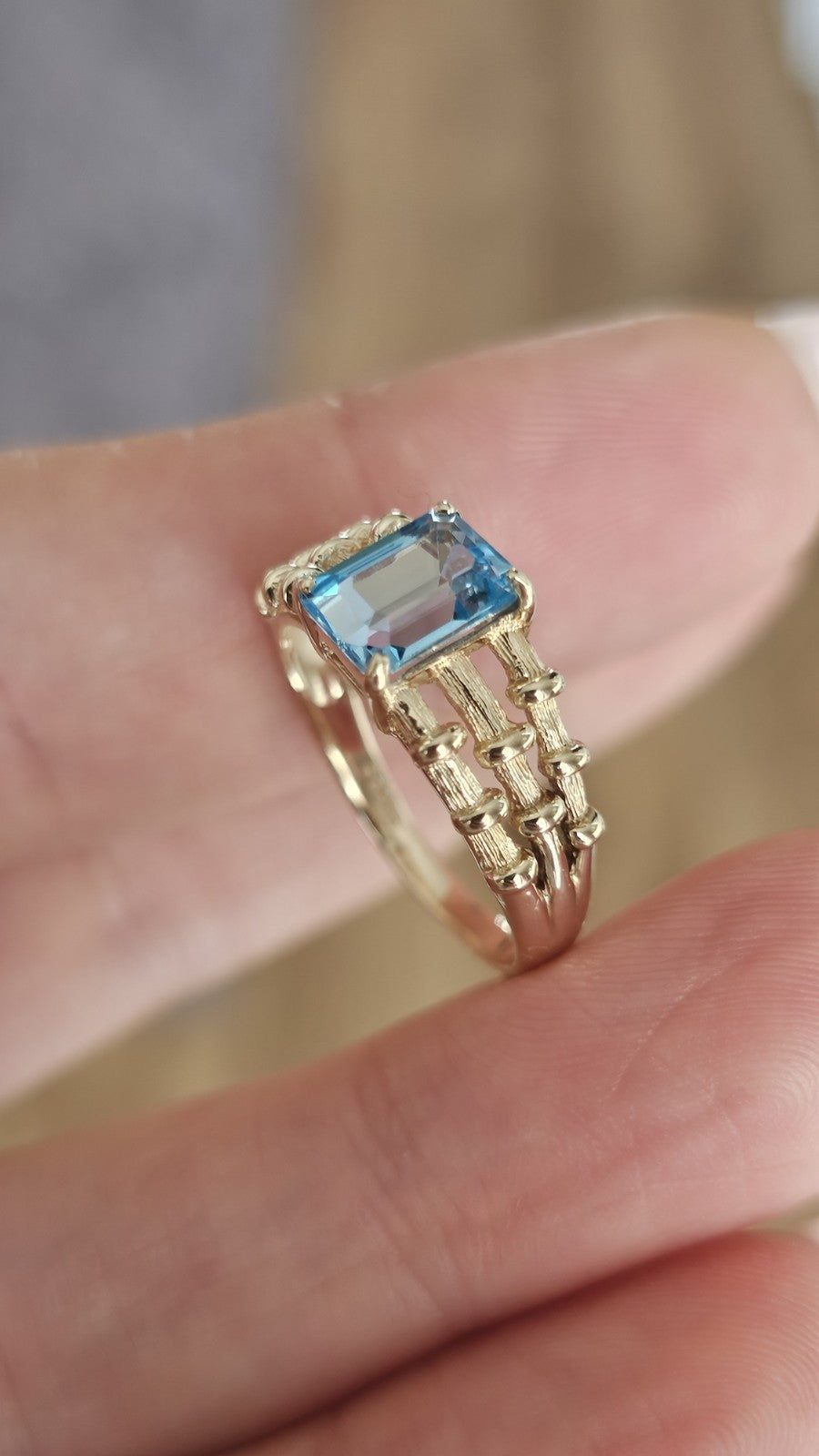 9ct Yellow Gold Natural Blue Topaz Statement Ring Size Q Hallmarked 3.40g
