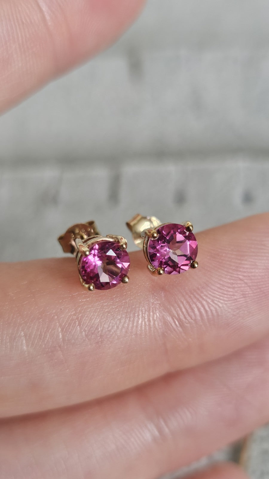 9ct Yellow Gold Pink Sapphire Stud Earrings – Hallmarked , 1.90 grams